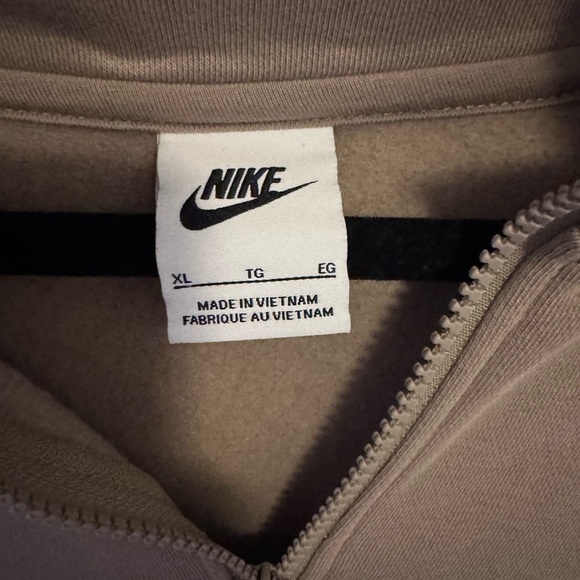 Nike 1/4 Zip Pullover - Picture 2 of 4